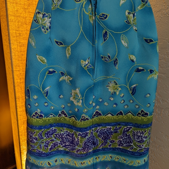 Beautiful spring skirt size medium - Picture 3 of 4